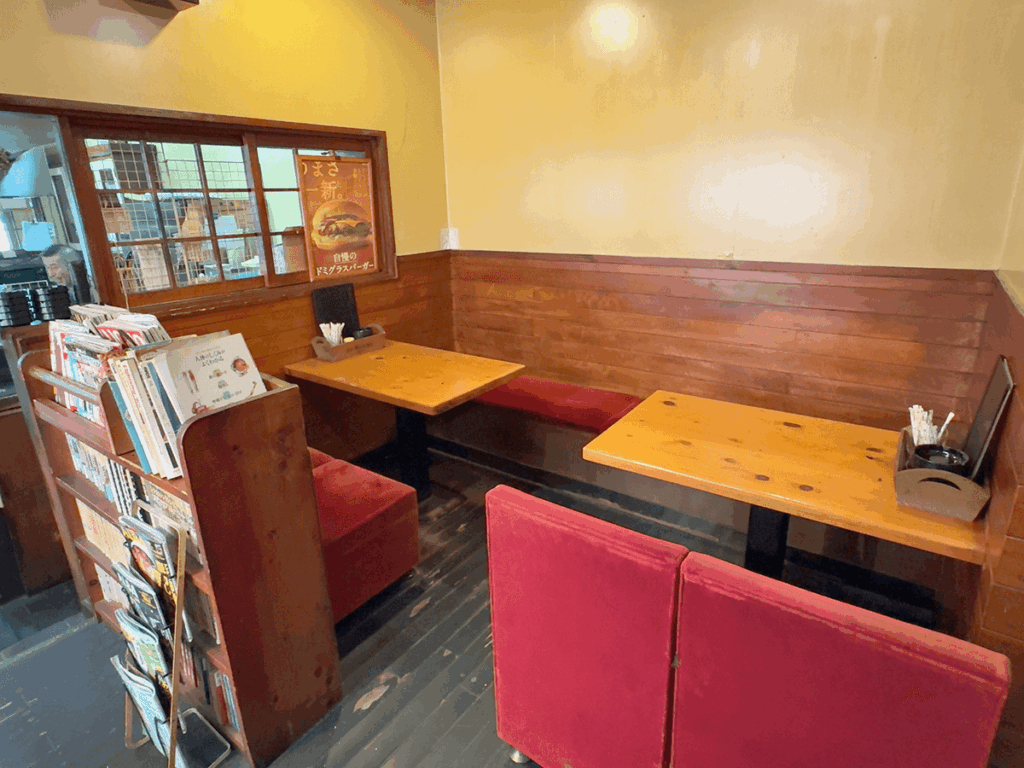 コメダの赤いソファー